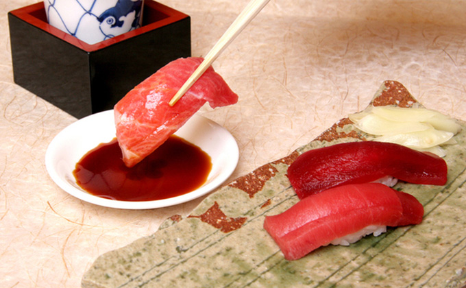 We provide two kinds of soy sauce. Please enjoy either or both of them as you please.