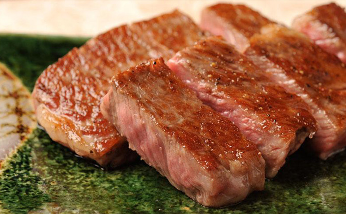 Savor our Oshu Beef steak from Iwate Prefecture.