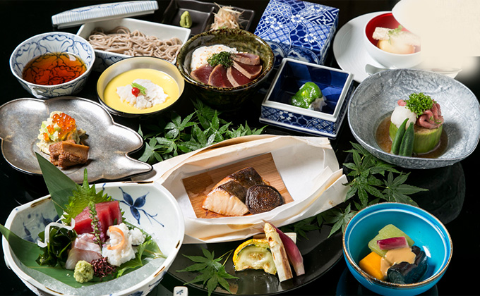 All kinds of  in-season foodstuffs are sent directly from the Sanin district.