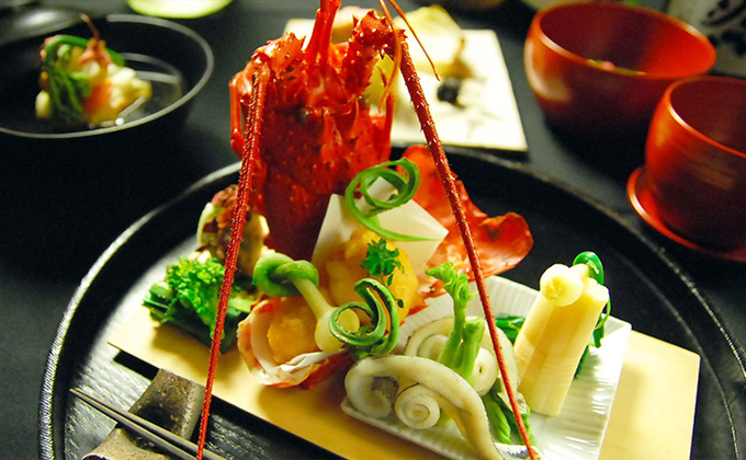 Enjoy the flavors of  authentic Japanese dishes made with carefully selected foodstuffs.