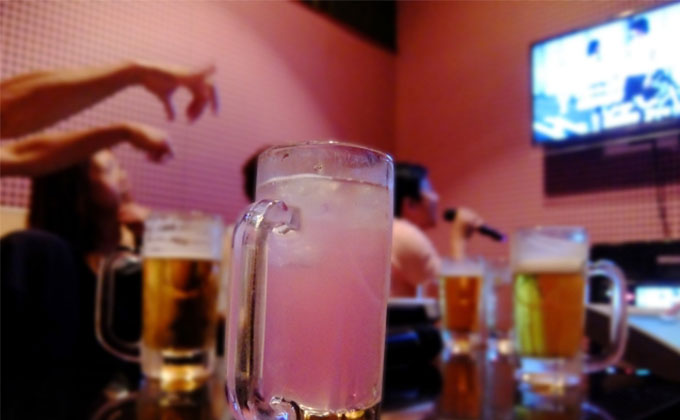 Karaoke in Japan : a Guide to Sing Your Heart Out!